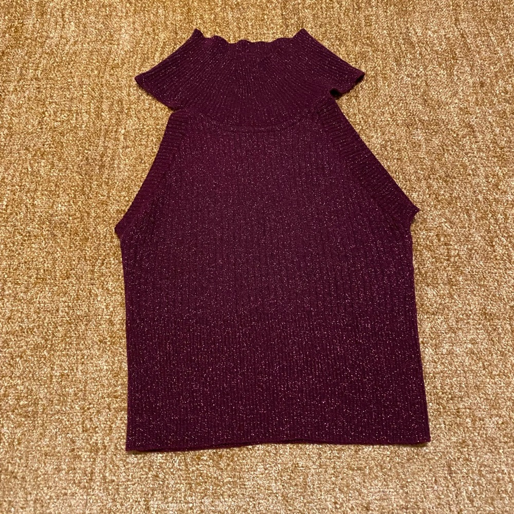 Ribbed Halter neck Crop Top.